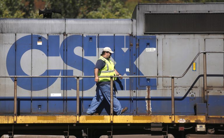 Shares making the most important strikes premarket: Schlumberger, Netflix, CSX and others