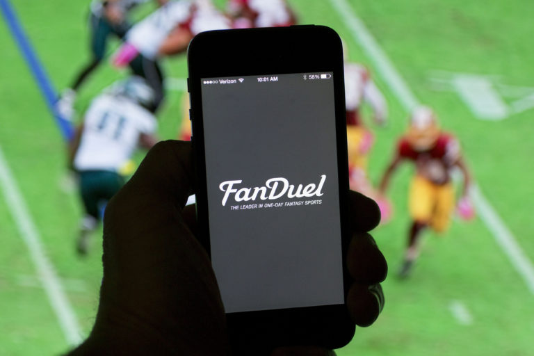 Tech, playing, alcohol helped NFL earn nearly $2 billion in sponsorships