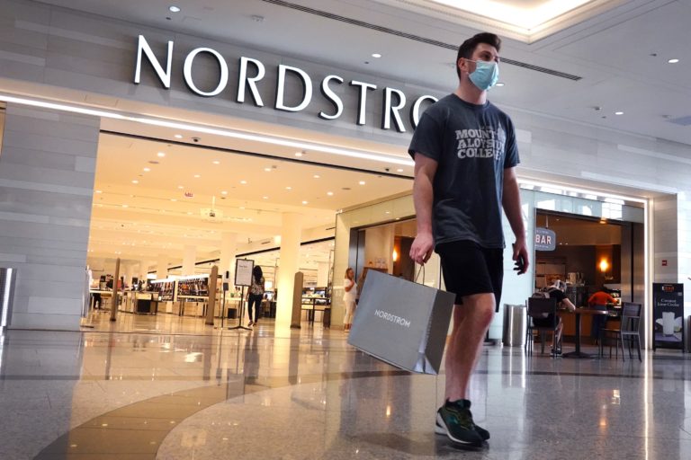 Nordstrom (JWN) Q3 2021 earnings miss, gross sales beat