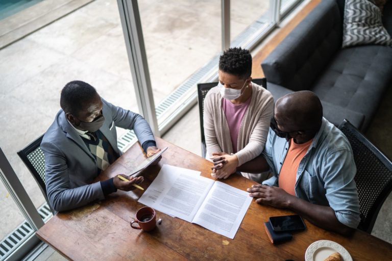 Monetary advisors wrestle with placing their purchasers in cryptocurrencies