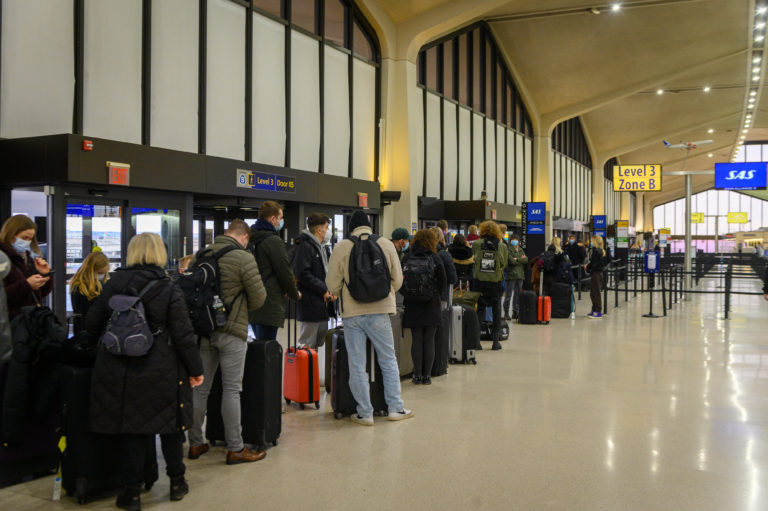 Airways cancel one other 1,400 flights as omicron, extreme climate proceed to snarl journey