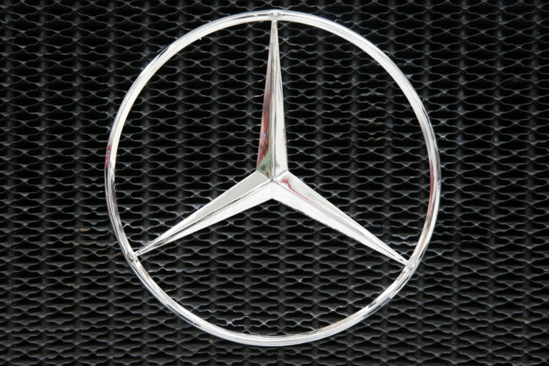 Daimler’s idea automotive makes use of bio-based supplies, has photo voltaic tech on roof