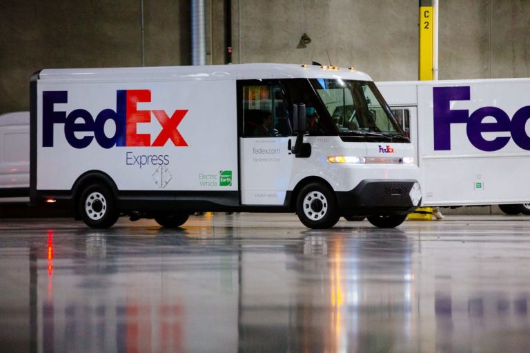 FedEx will get first of 500 electrical vans from GM’s EV unit in transfer to inexperienced logistics