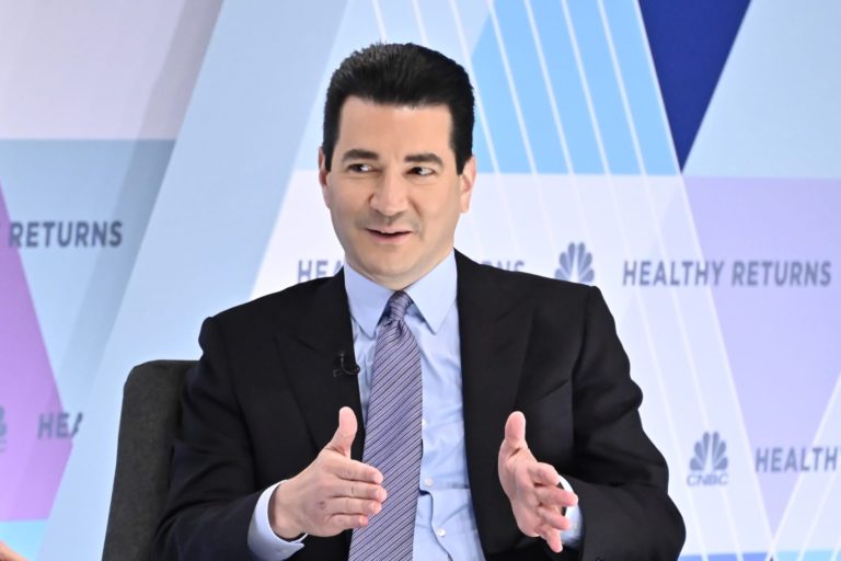 Dr. Scott Gottlieb says it’s time to contemplate dumping faculty Covid masks mandates