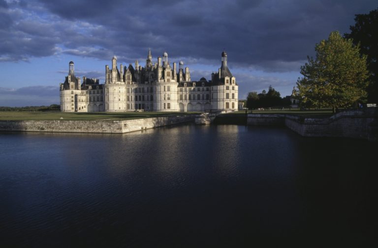 The grandest mansions in France and Italy to purchase, lease or go to