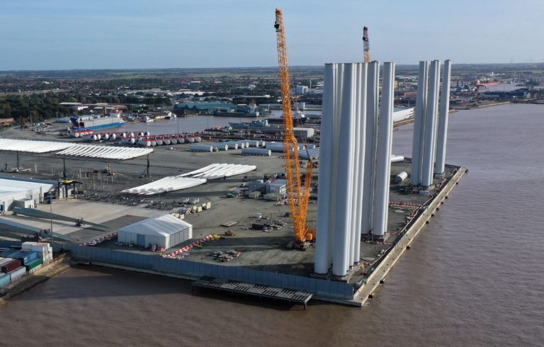 Siemens Gamesa sees income drop, lowers steering