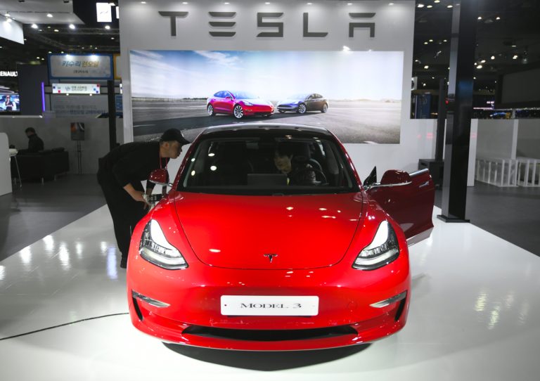 Tesla phantom-braking complaints spur federal probe