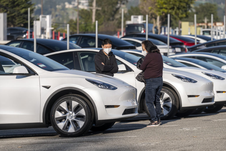 Tesla to recall FSD Beta software program that permit drivers roll previous cease indicators