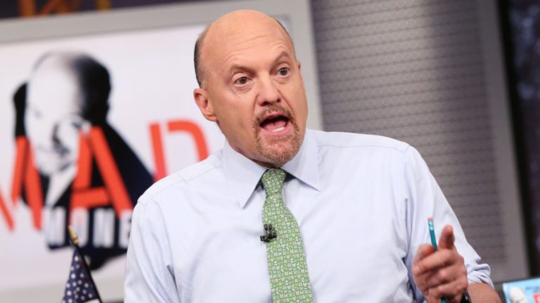 Charts counsel upside for oil is restricted regardless of short-term rallies, Jim Cramer says