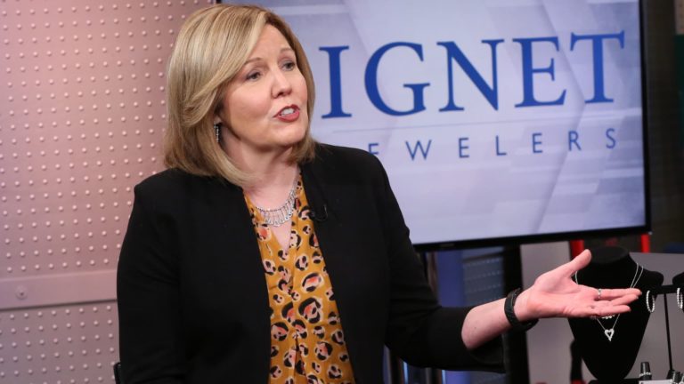 Signet expects to maintain taking market share, investing in progress, says CEO