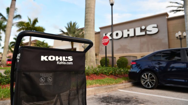 Sen. Tammy Baldwin urges Kohl’s to reject bids threatening jobs in Wisconsin