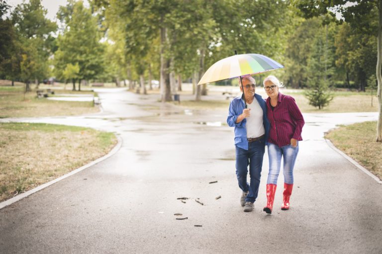 how {couples} select to deal with cash