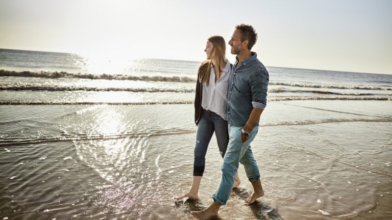 {Couples} who pool their cash usually tend to keep collectively