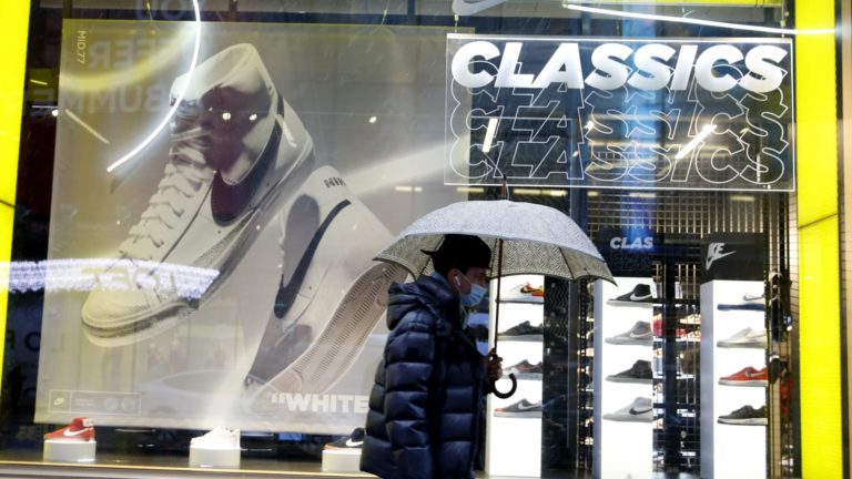 Nike (NKE) studies fiscal Q3 2022 earnings