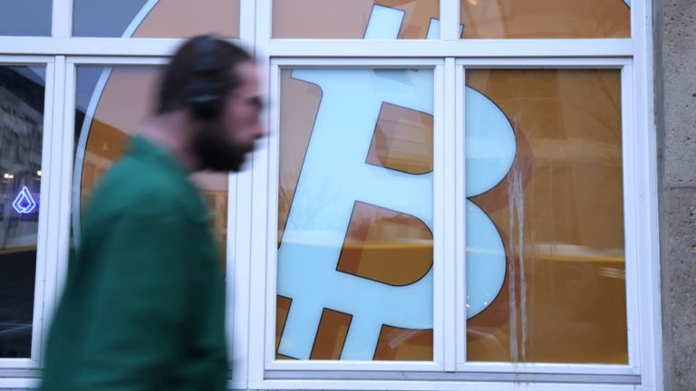 Monetary advisors heat to cryptocurrencies to fulfill consumer demand