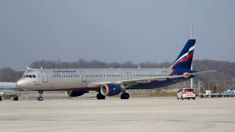 Plane leasing large casts doubt on renting to Russian airways once more
