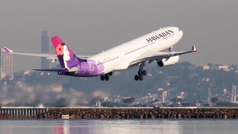 SpaceX indicators Hawaiian Airways at no cost Starlink Wi-Fi on flights