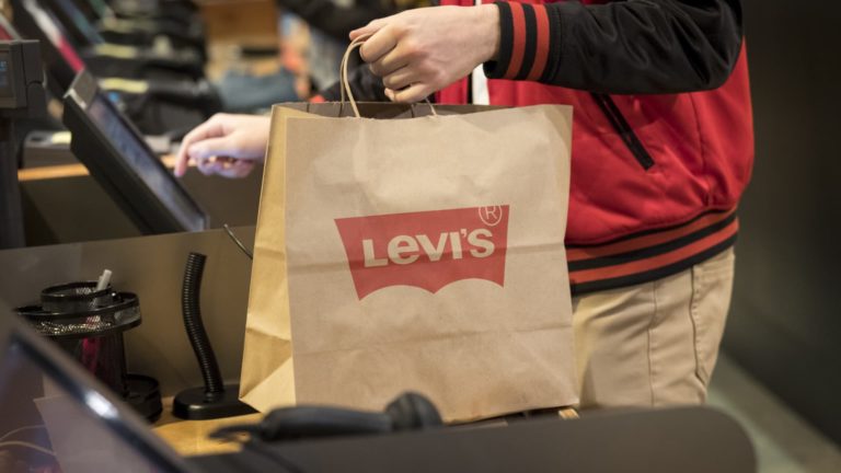 Levi Strauss & Co. (LEVI) reviews Q1 2022 earnings beat