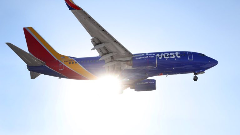 Southwest Airways 2022 revenue forecast sees bookings, fares outpacing prices