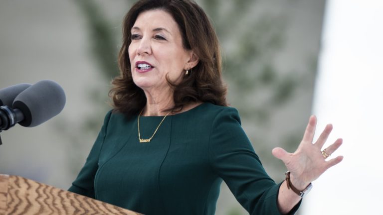 NY Gov. Hochul warns omicron subvariants driving spike in infections