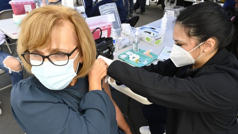 Scientists divided on want for 4th Covid shot after FDA quietly permitted one other spherical of boosters