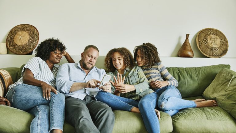 Individuals assume mother and father ought to educate youngsters about cash but many do not