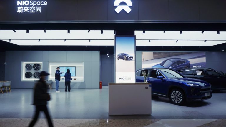 Chinese language electrical automobile firm Nio hikes costs, suspends manufacturing