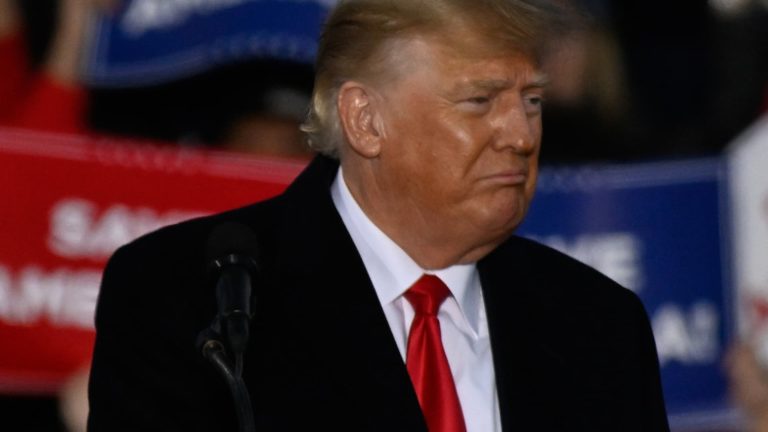 Decide holds Donald Trump in contempt for failing to adjust to NY subpoena