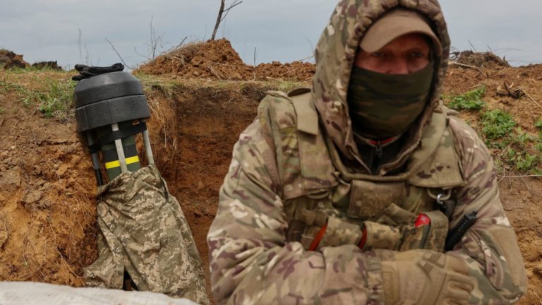 How this U.S.-made, $176,000 anti-tank weapon might change the battle in Ukraine