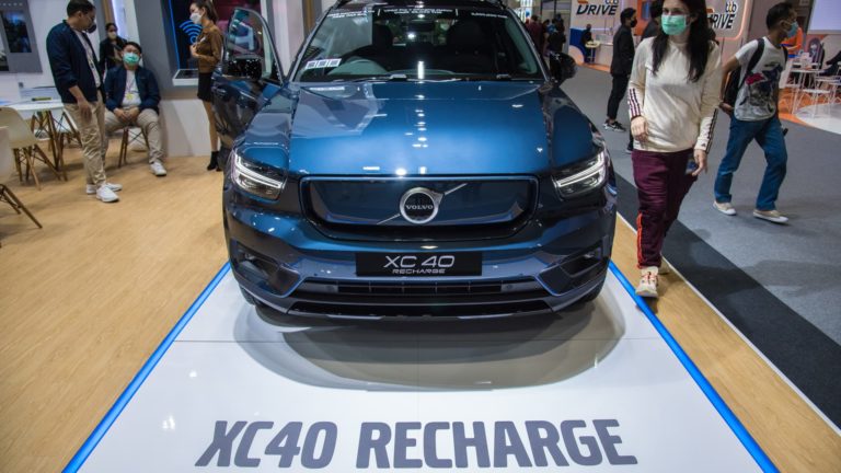 Autos CEO warns of battery provide shortage as EV competitors heats up