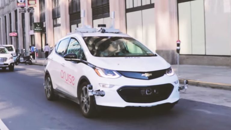 Video exhibits what occurs when a driverless automotive will get pulled over