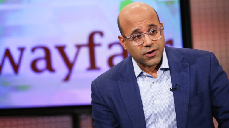 Wayfair (W) experiences Q1 2022 losses