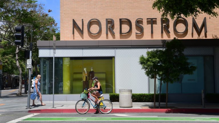 Nordstrom (JWN) reviews Q1 2022 losses