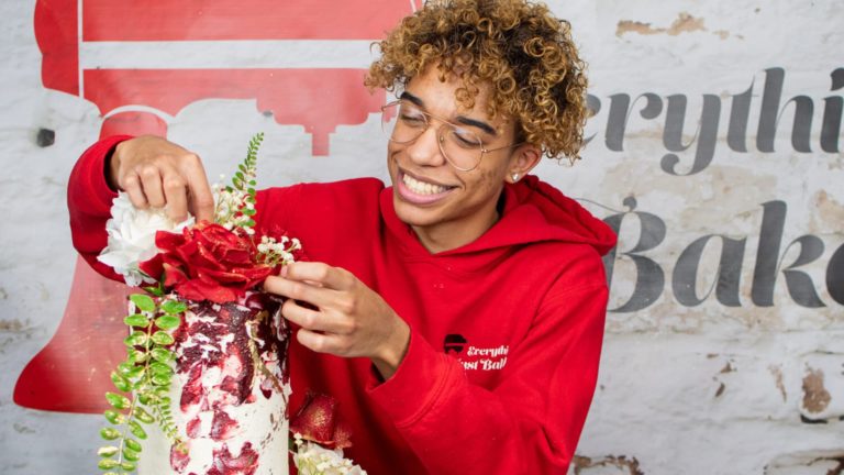 How Netflix high-school grad constructed up a $100,000 enterprise