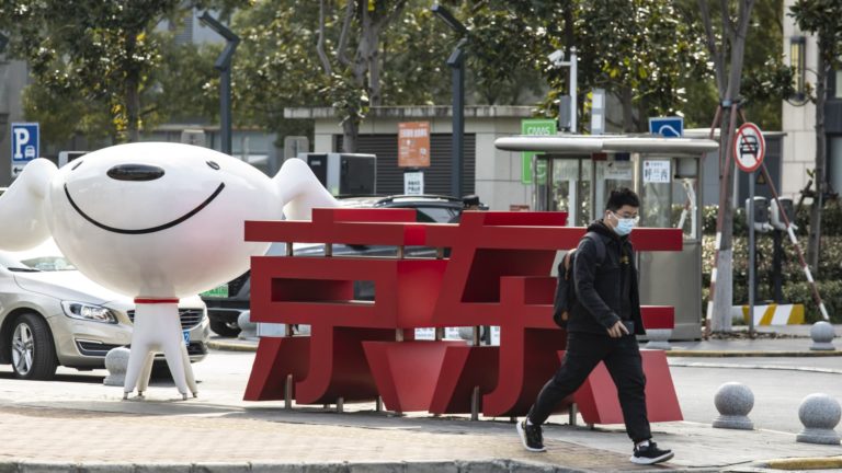 Slowest quarterly income development on file