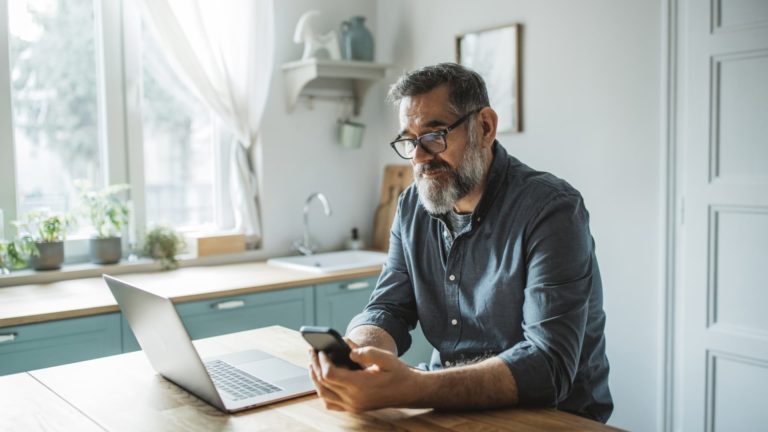 Annuity gross sales buoyed by worry, larger charges. What to know earlier than shopping for