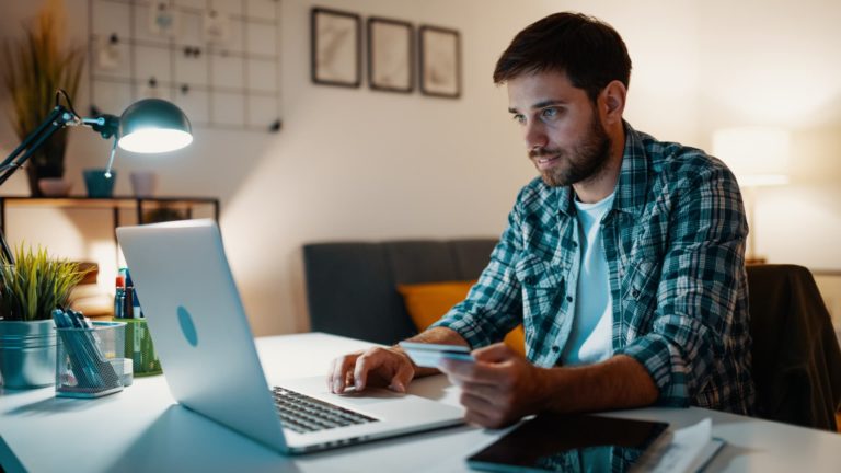 Shopper watchdog to analyze record-high bank card charges