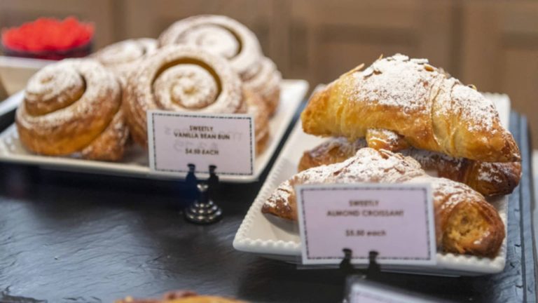 Put up-pandemic, Individuals are tipping much less generously for takeout