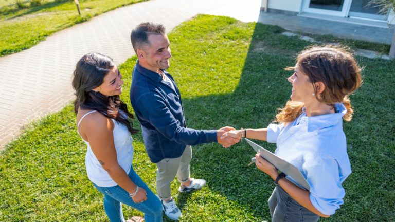 The way to purchase a house in a cooling market, in line with top-ranked advisors