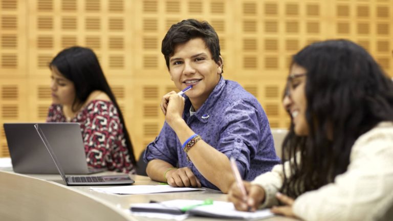 Ought to school hopefuls apply early choice or early motion?