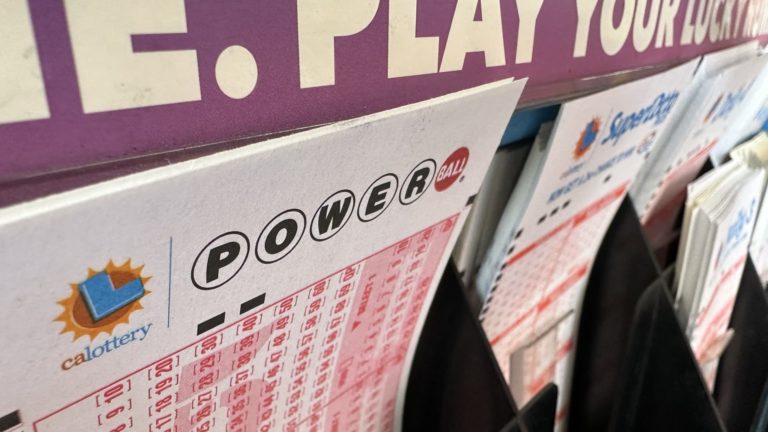 Powerball jackpot at $1.9 billion — for annuity. Lump sum is overrated