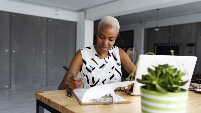 Use this year-end guidelines to assist navigate complicated monetary points