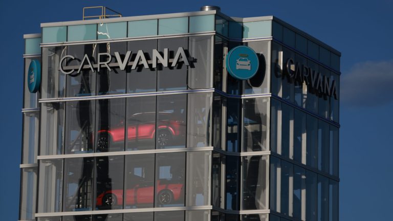 Carvana to put off 1,500 staff following inventory freefall