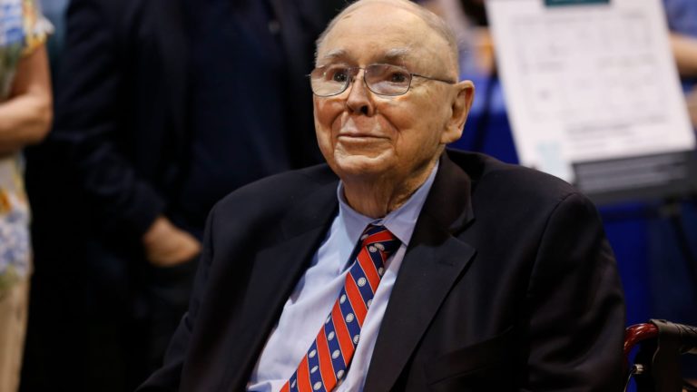 Charlie Munger calls the success of Elon Musk’s Tesla a ‘minor miracle’ within the automotive enterprise