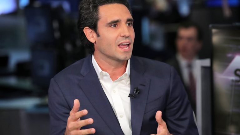 Carvana shares tank as chapter issues develop for used automobile retailer