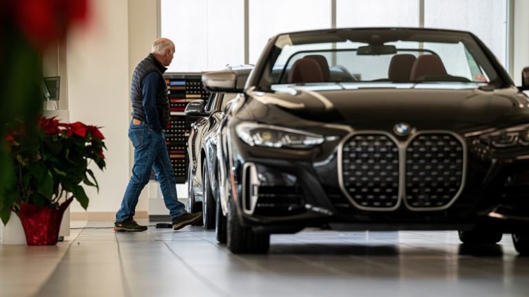 Carmakers improve lineups to fulfill demand for high-end choices