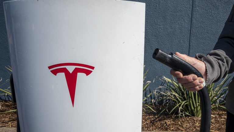 Tesla cuts Mannequin S and Mannequin X costs within the U.S. to stoke demand