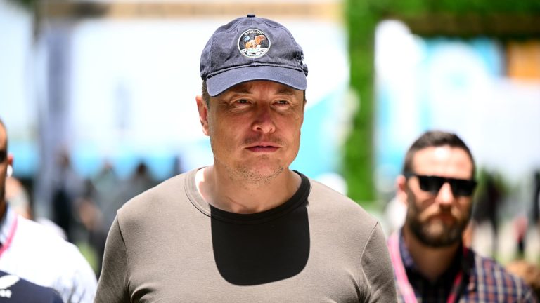 Tesla urged by senators to finish arbitration for workers, shoppers