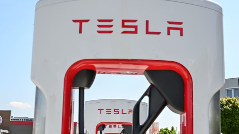 GM and Tesla accomplice on EV charging community, following Ford