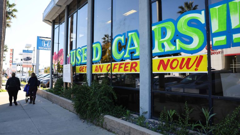 Wholesale used car costs fall as gross sales weaken